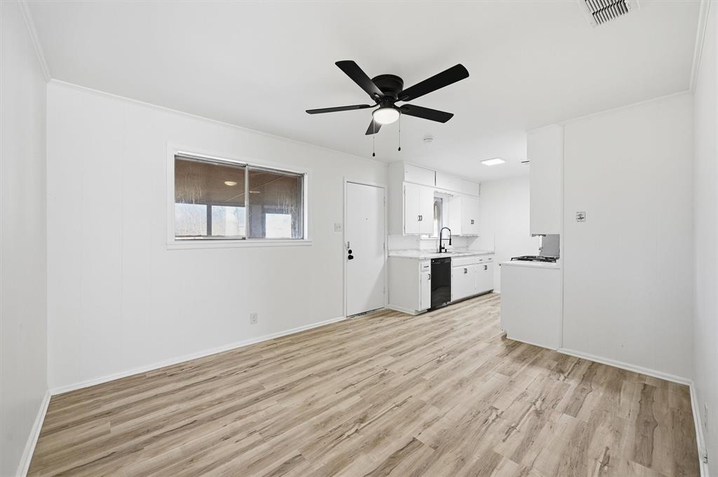 105 N Wood Avenue Property Photo 6