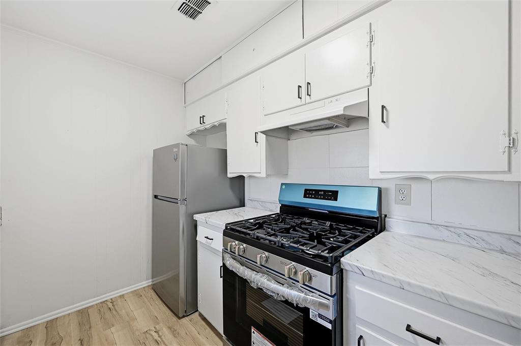 105 N Wood Avenue Property Photo 10