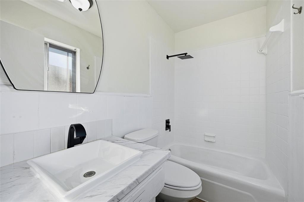 105 N Wood Avenue Property Photo 14