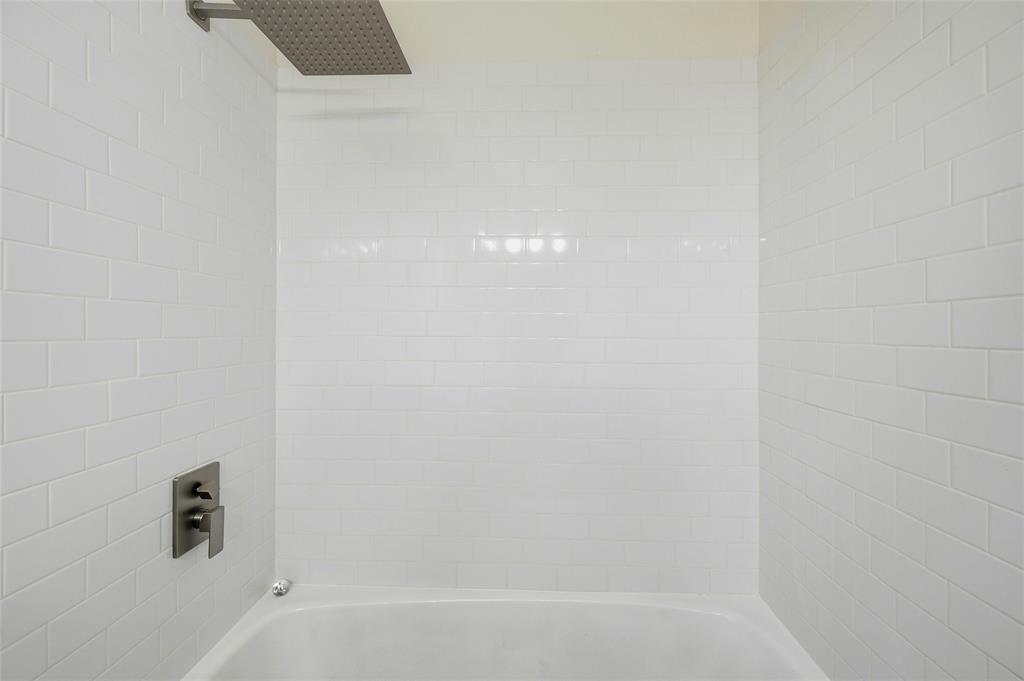 105 N Wood Avenue Property Photo 20