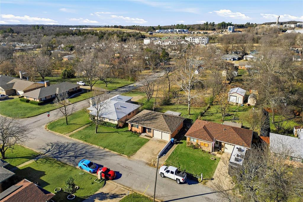 105 N Wood Avenue Property Photo 31