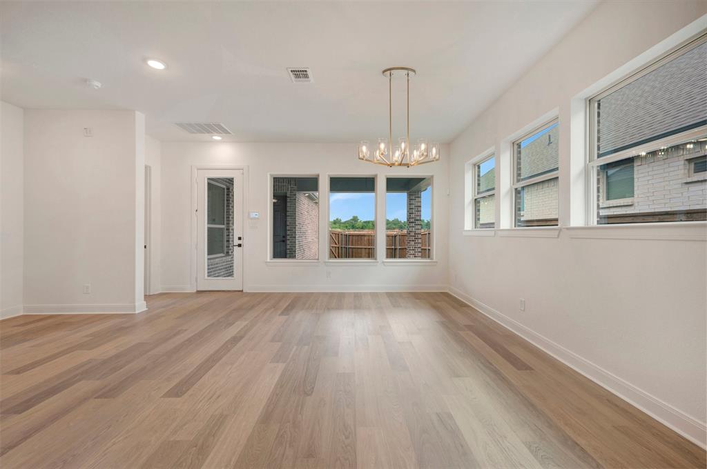 2085 Emerald Grove Drive Property Photo 16