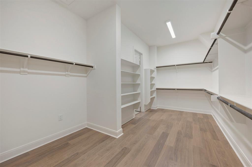 2085 Emerald Grove Drive Property Photo 33