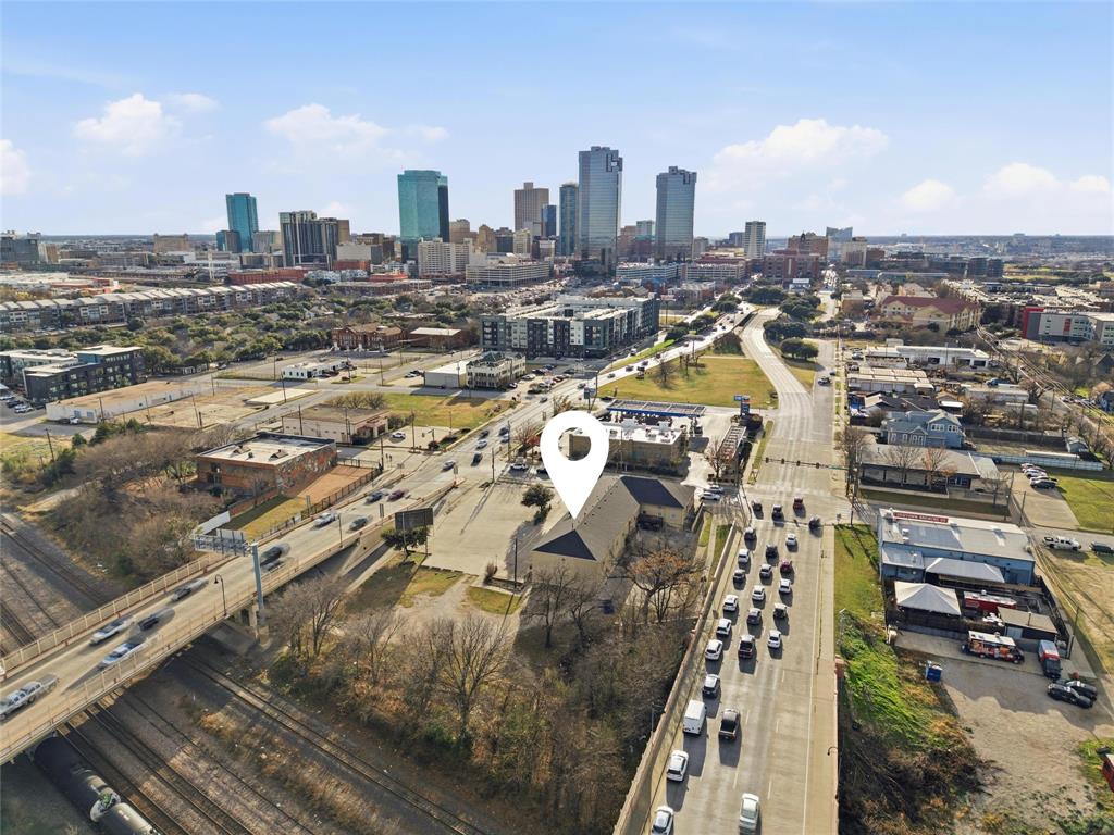 1301 E Weatherford Street Property Photo 2