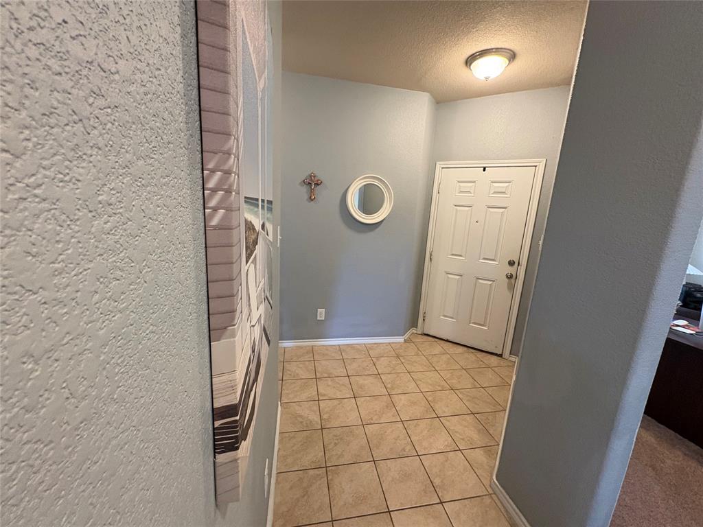 1213 Walnut Cliff Court Property Photo 3