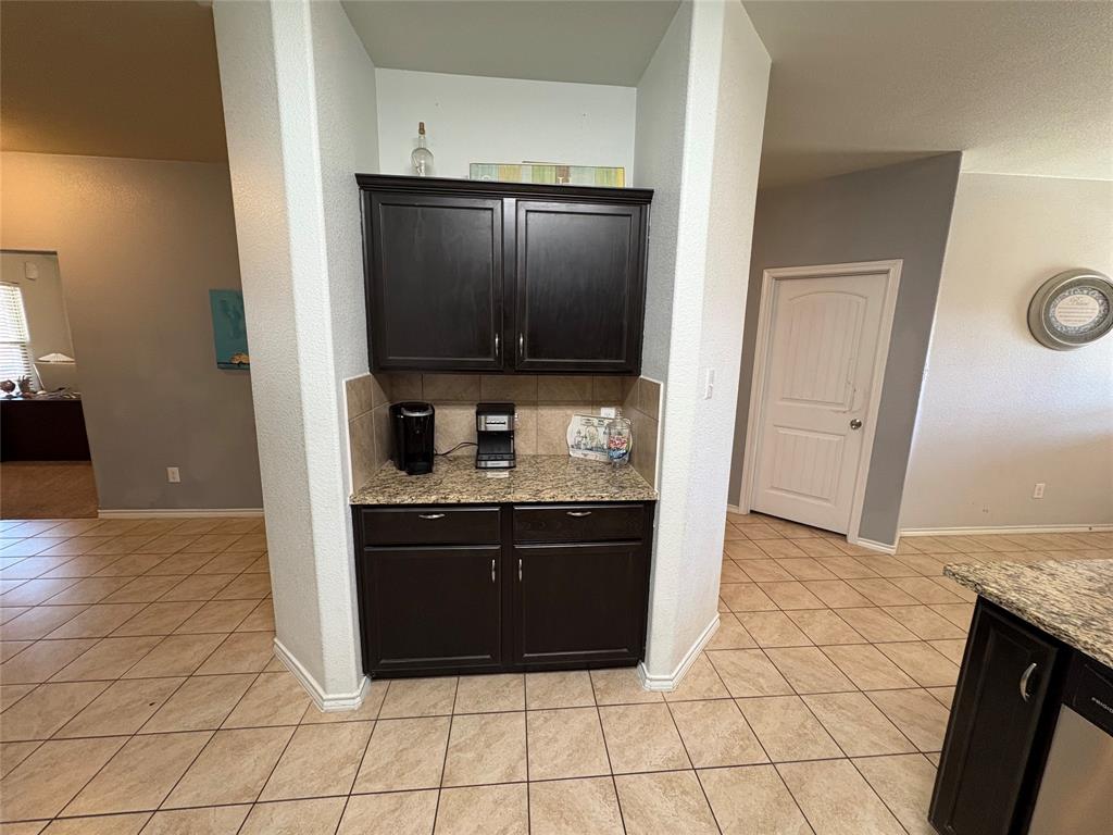1213 Walnut Cliff Court Property Photo 7