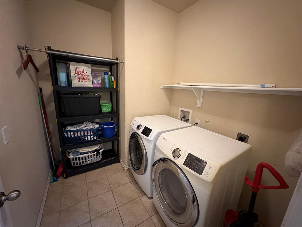 1213 Walnut Cliff Court Property Photo 12