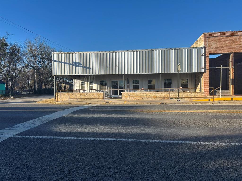 8718 W US Highway 377