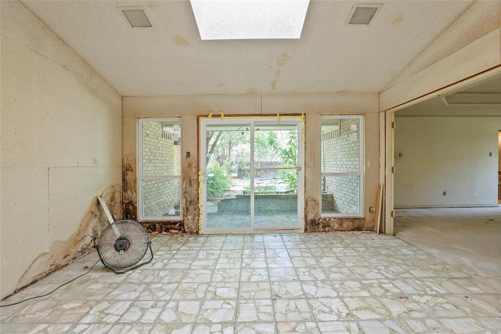 9706 Trevor Drive Property Photo 5