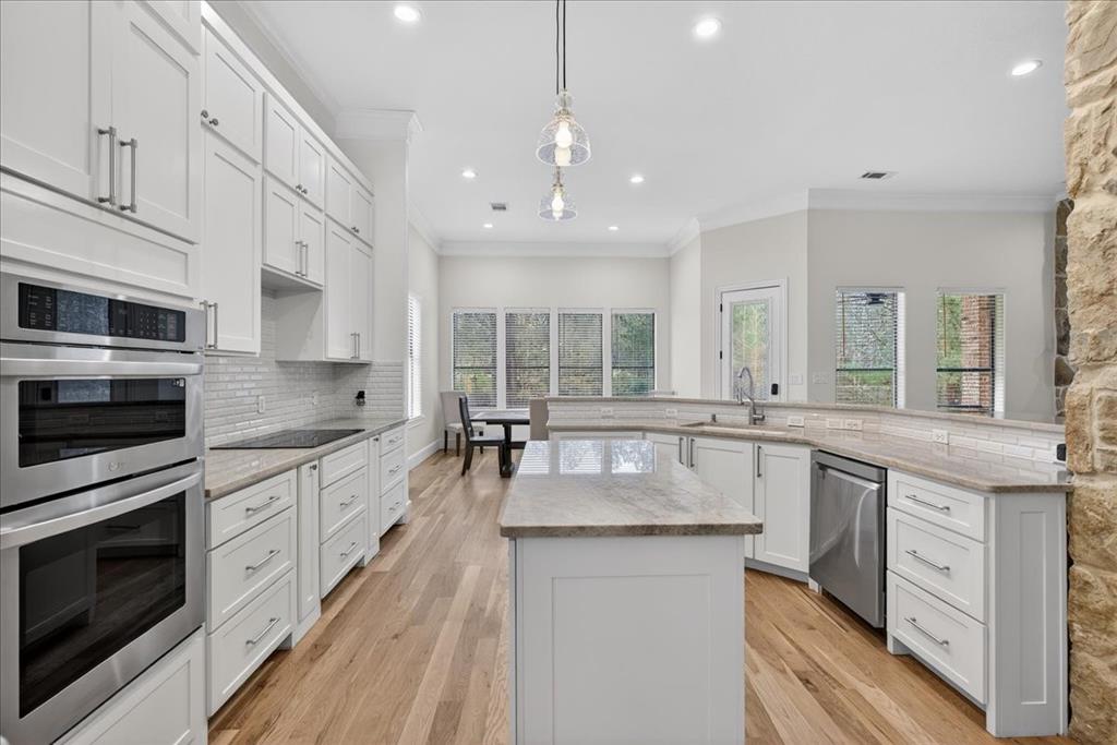 5182 Bayshore Drive Property Photo 3
