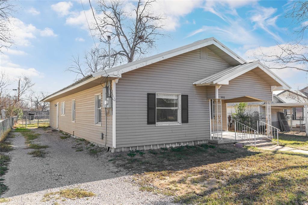 1410 Avenue Property Photo 3