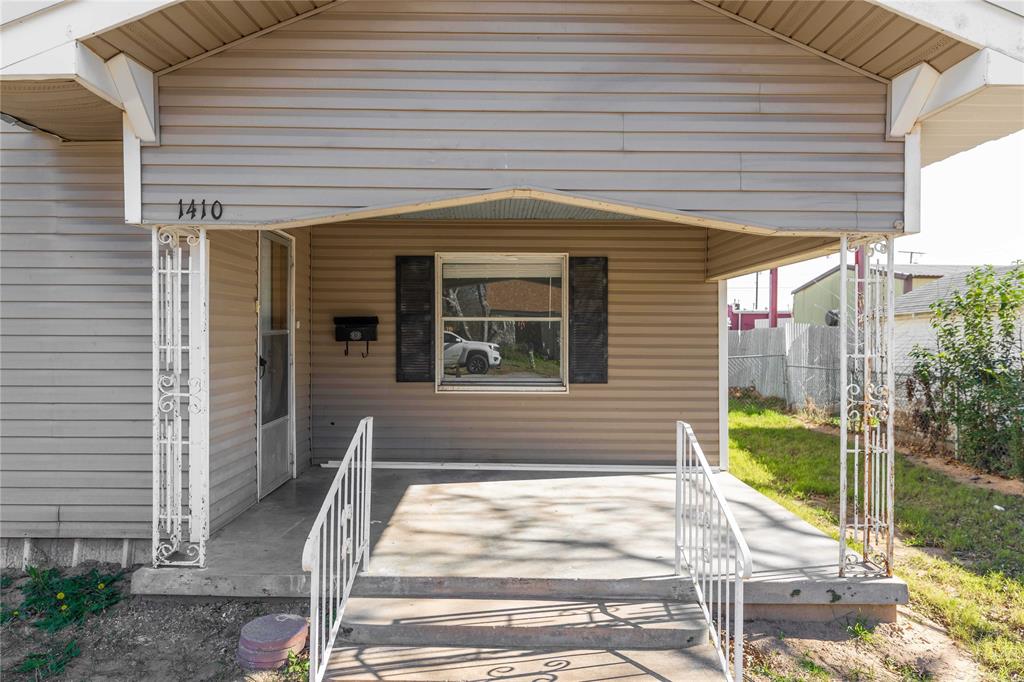1410 Avenue Property Photo 4
