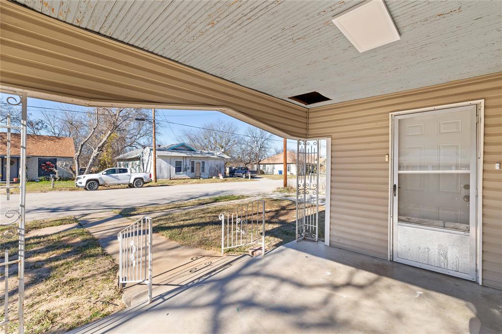 1410 Avenue Property Photo 5