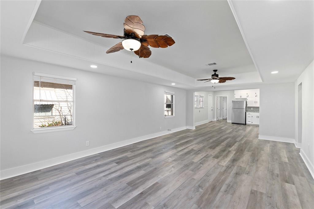 1410 Avenue Property Photo 6