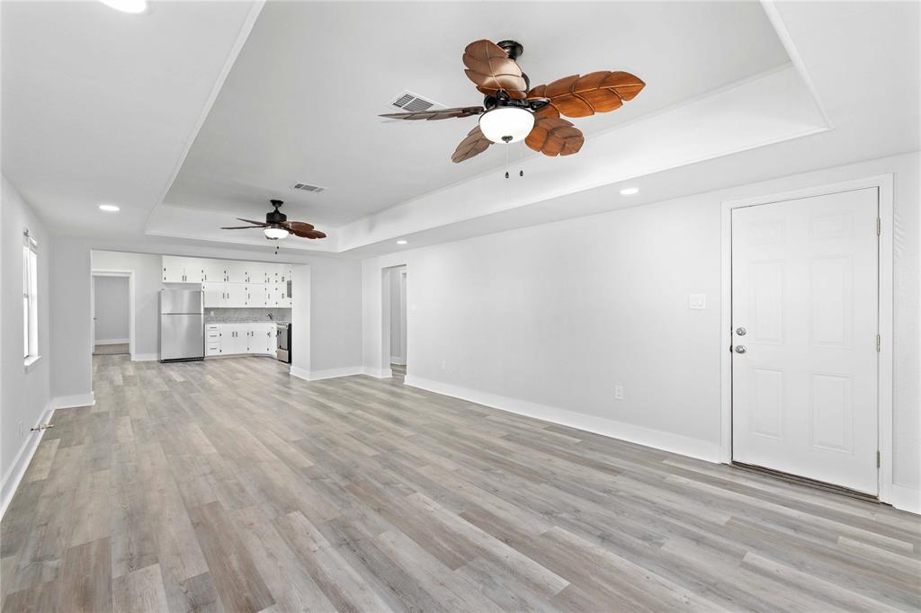 1410 Avenue Property Photo 7