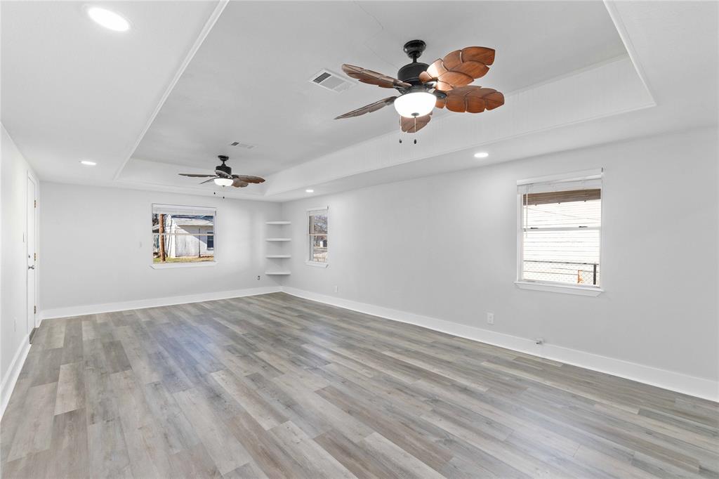 1410 Avenue Property Photo 8