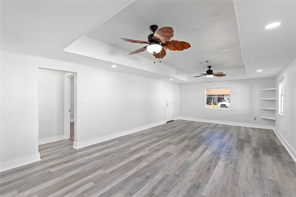 1410 Avenue Property Photo 9