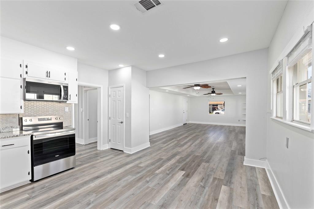 1410 Avenue Property Photo 11