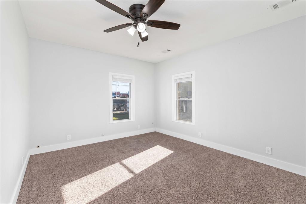 1410 Avenue Property Photo 15