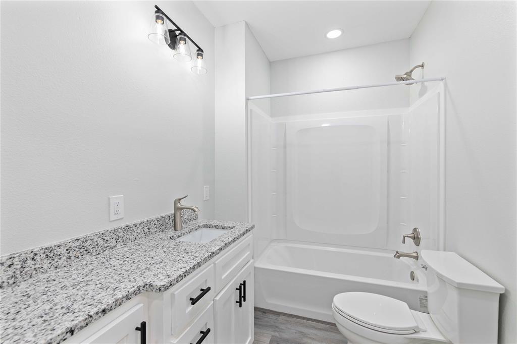 1410 Avenue Property Photo 18