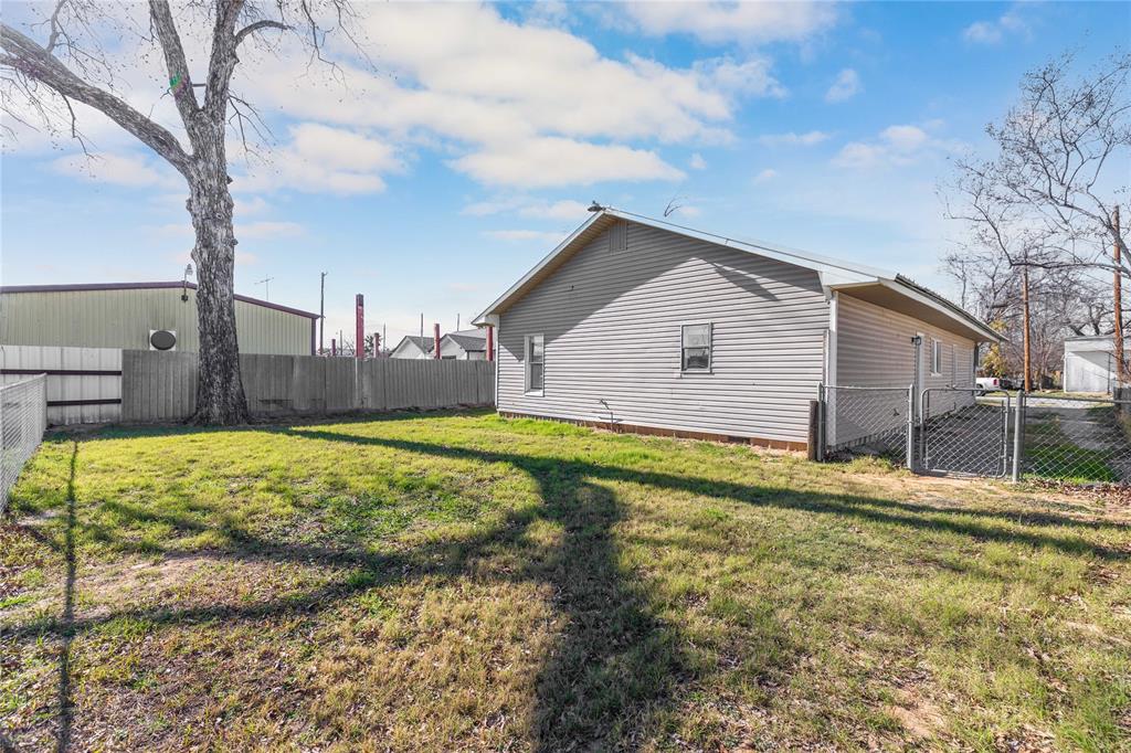1410 Avenue Property Photo 26
