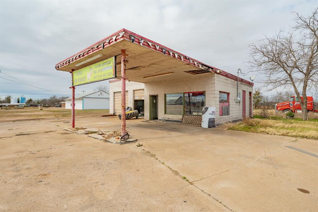 100 W Commerce Street Property Photo 1