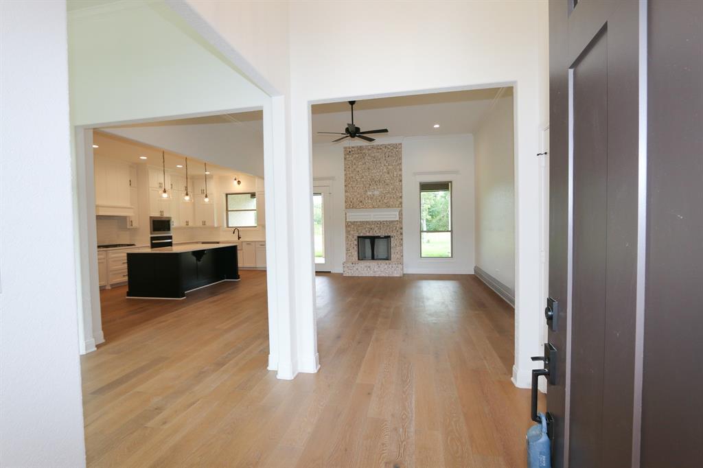 16503 Cooper Way Property Photo 2