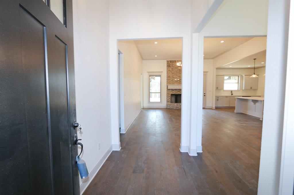 16527 Cooper Way Property Photo 2