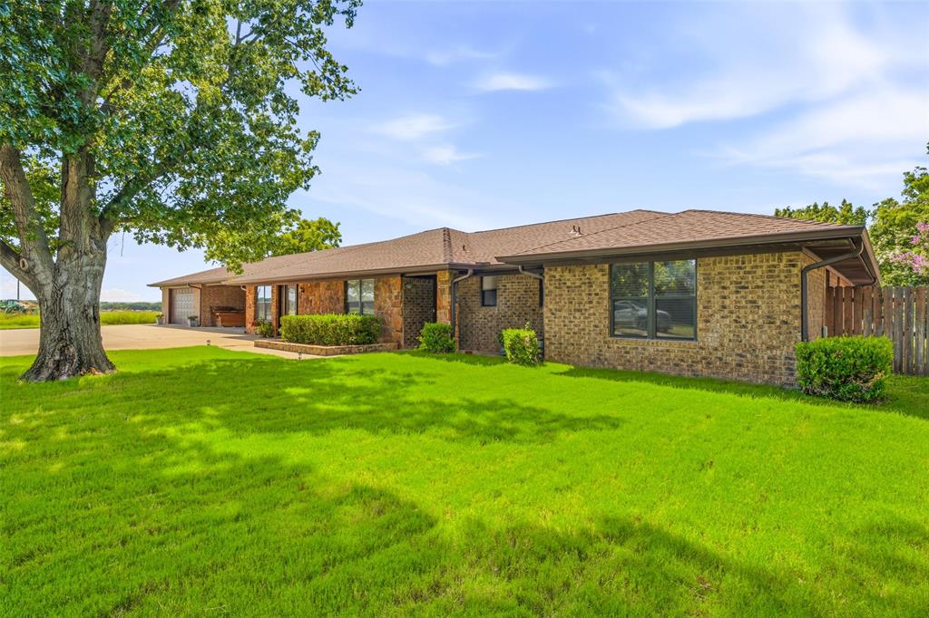 111 Mustang Property Photo 1