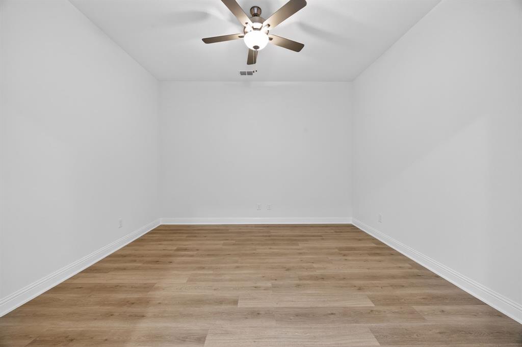 5512 Coorie Drive Property Photo 16