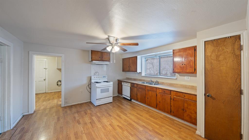 120 Davis Road Property Photo 6
