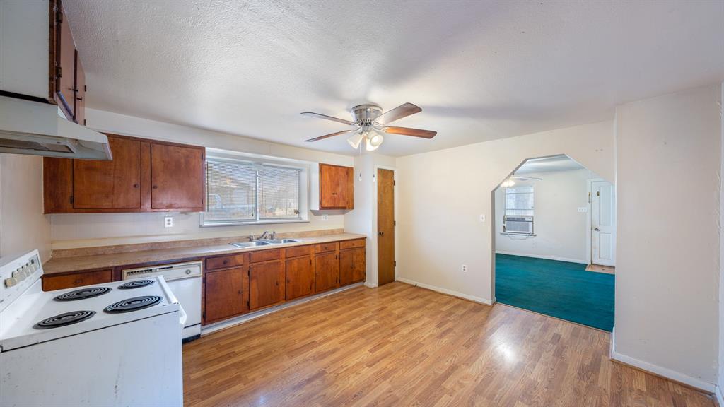 120 Davis Road Property Photo 8
