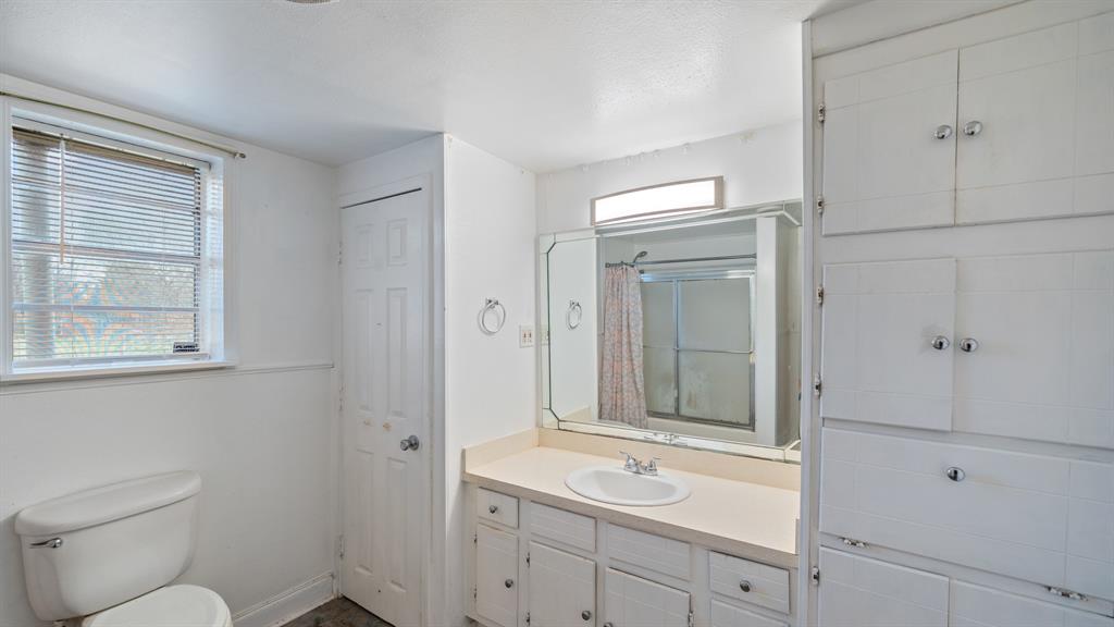 120 Davis Road Property Photo 15