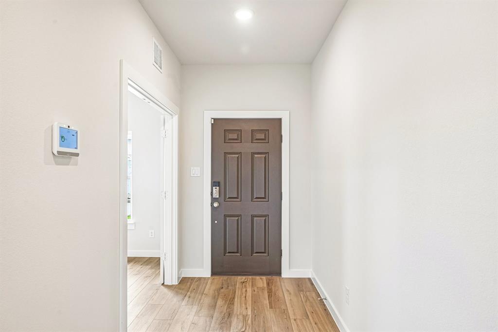 712 Vineyard Way Property Photo 3