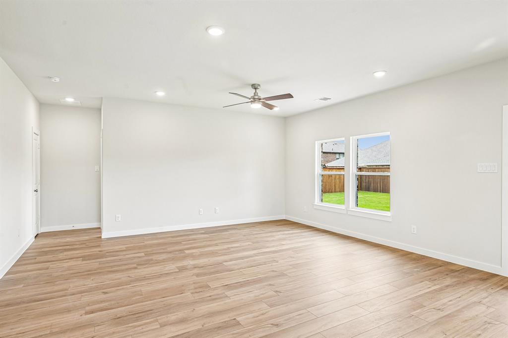 712 Vineyard Way Property Photo 5