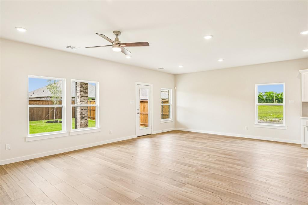 712 Vineyard Way Property Photo 6