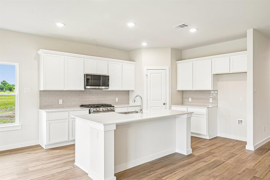 712 Vineyard Way Property Photo 8