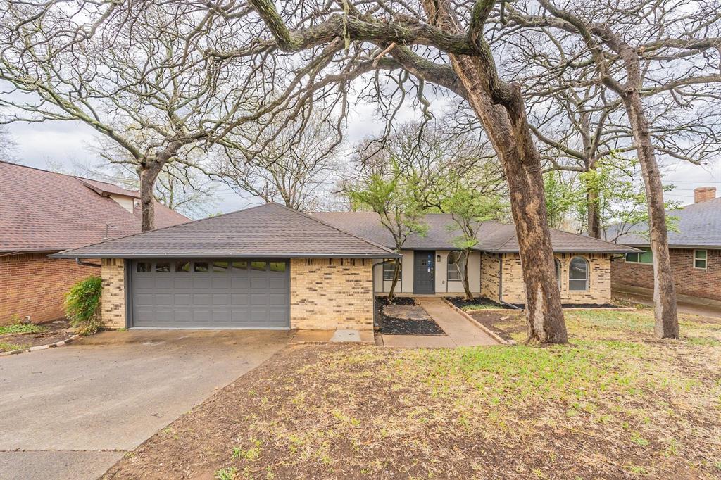 2105 Castle Oaks Drive Property Photo 1