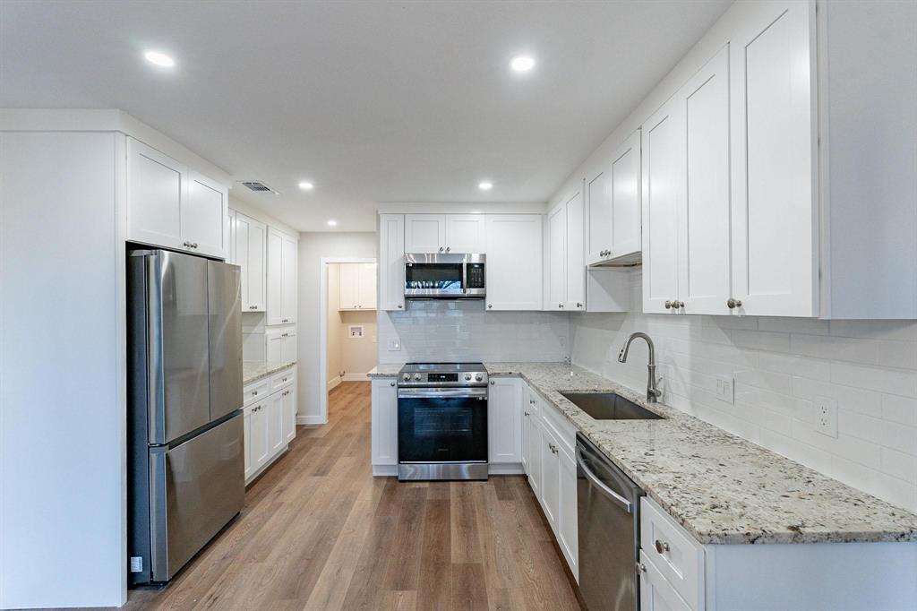 2105 Castle Oaks Drive Property Photo 6