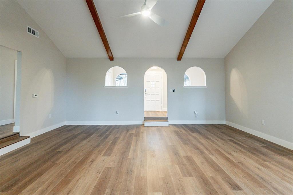 2105 Castle Oaks Drive Property Photo 17