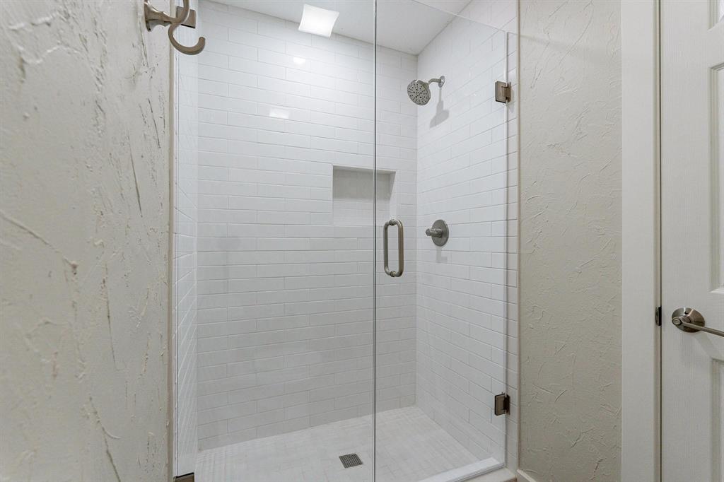 2105 Castle Oaks Drive Property Photo 23