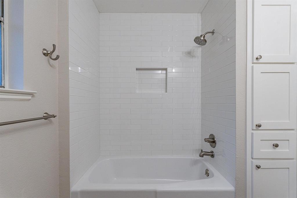 2105 Castle Oaks Drive Property Photo 26