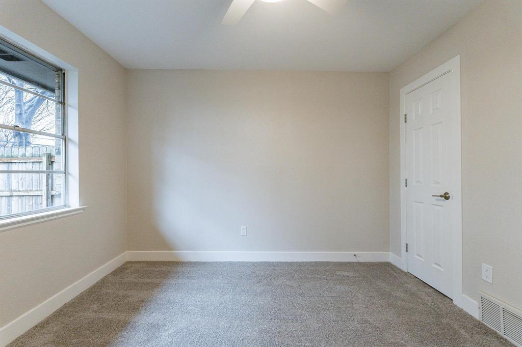 2105 Castle Oaks Drive Property Photo 27