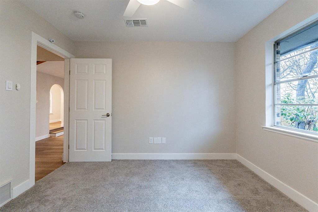2105 Castle Oaks Drive Property Photo 28