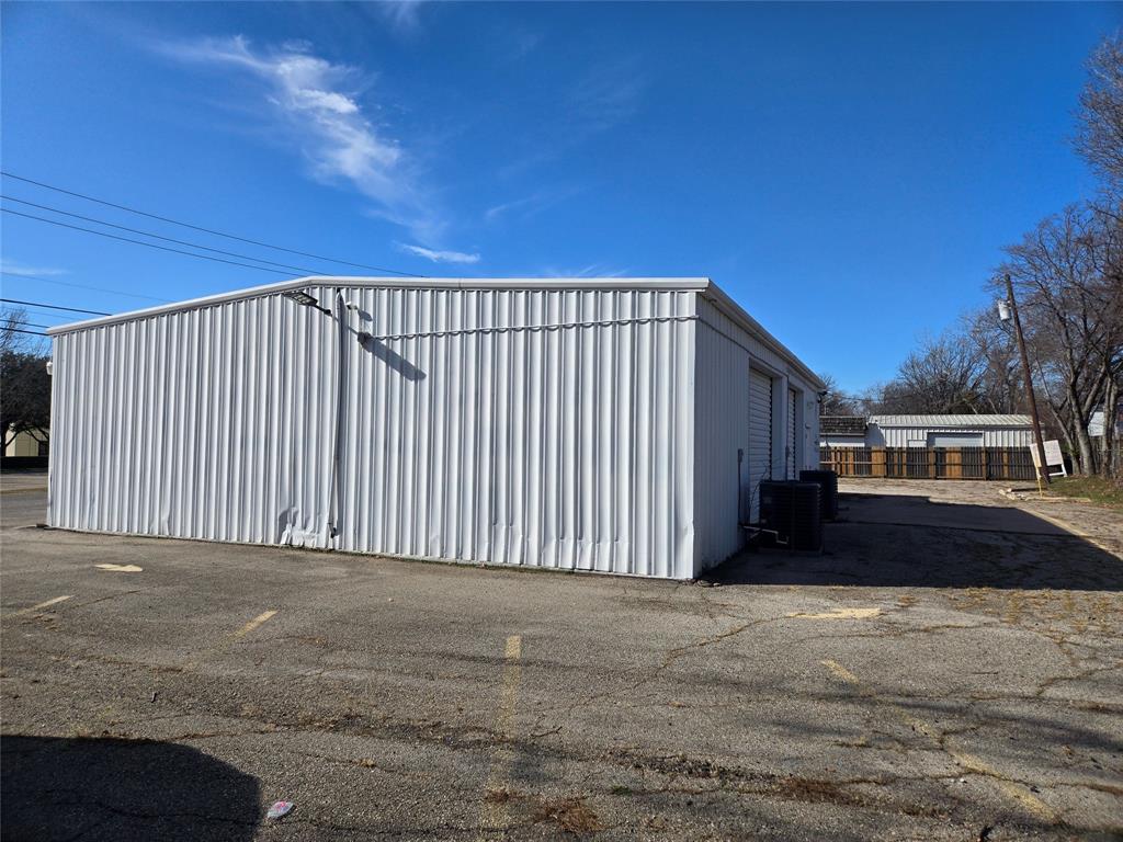 701 E Dallas Road Property Photo 4