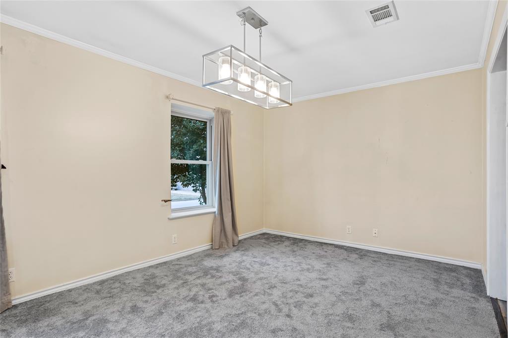 1401 Greenbrier Drive Property Photo 6