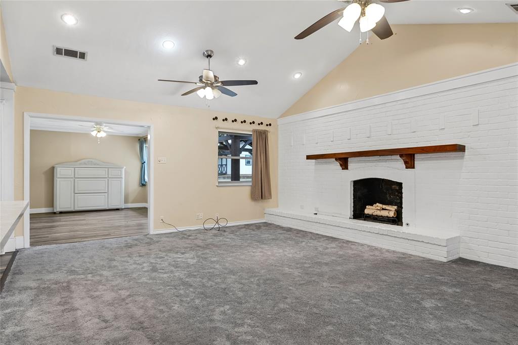 1401 Greenbrier Drive Property Photo 8