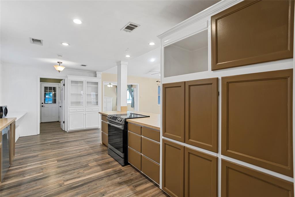 1401 Greenbrier Drive Property Photo 13