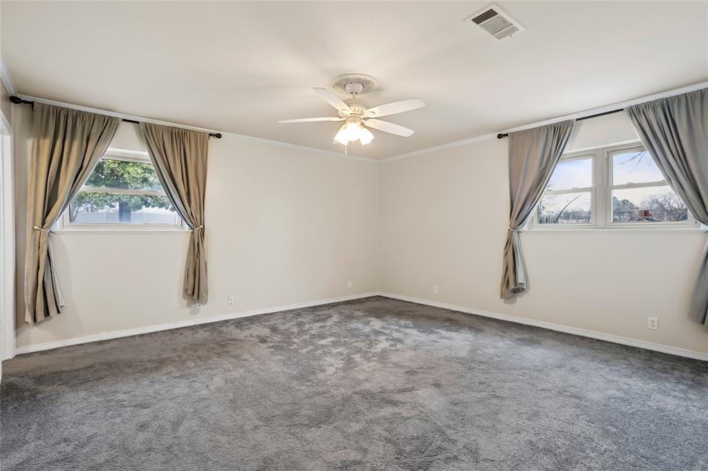 1401 Greenbrier Drive Property Photo 17