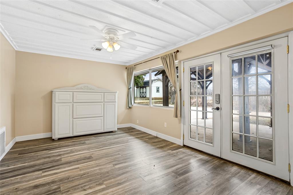 1401 Greenbrier Drive Property Photo 24